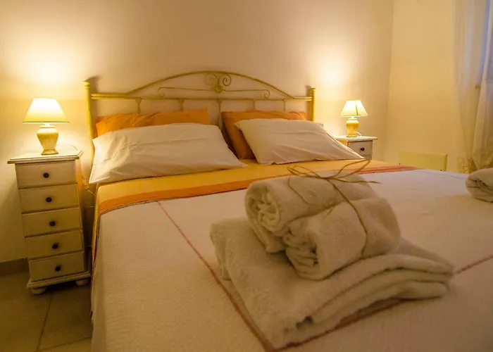 Trulli Di Acchino * לוקורוטונדו